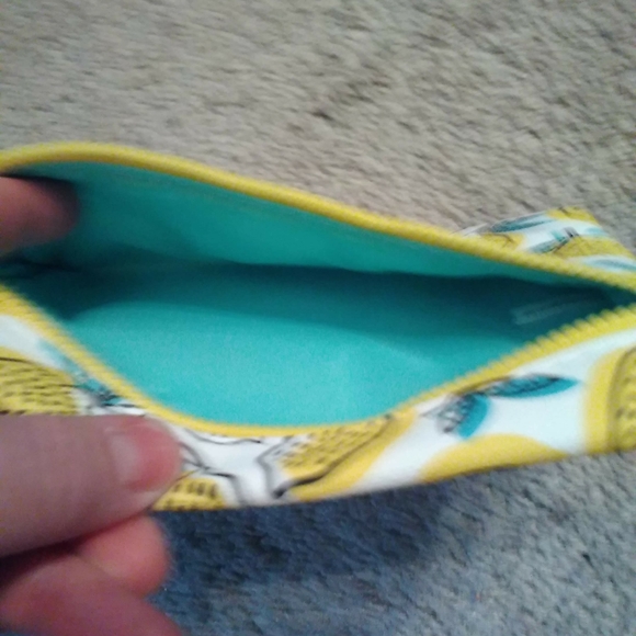 Cosmetic bag - Picture 3 of 3